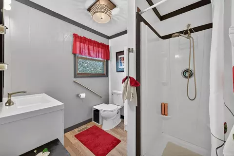 Bath - 35 E Thomas Rd, Blue Ridge, GA 30513 photo 2 of 3