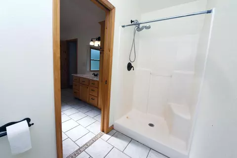 Bath - 120 Big Sky Dr, Murphy, NC 28906 photo 3 of 5