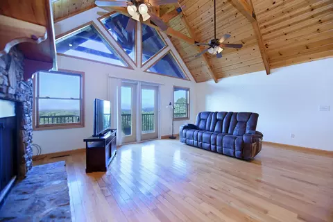 Living - 120 Big Sky Dr, Murphy, NC 28906 photo 2 of 3
