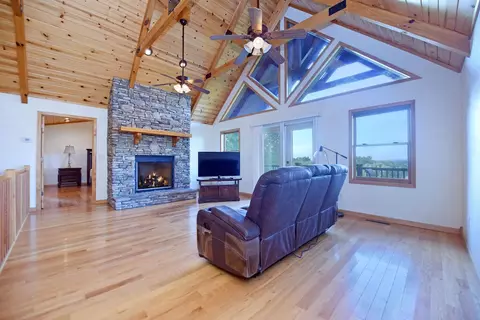 Living - 120 Big Sky Dr, Murphy, NC 28906 photo 3 of 3