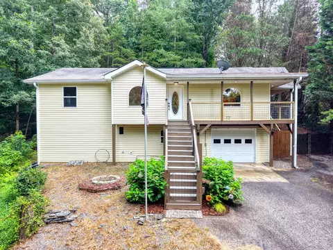 553 Grayce Ln, Hiawassee, GA 30546