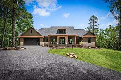 62 Tiffany Ln, Mineral Bluff, GA 30559