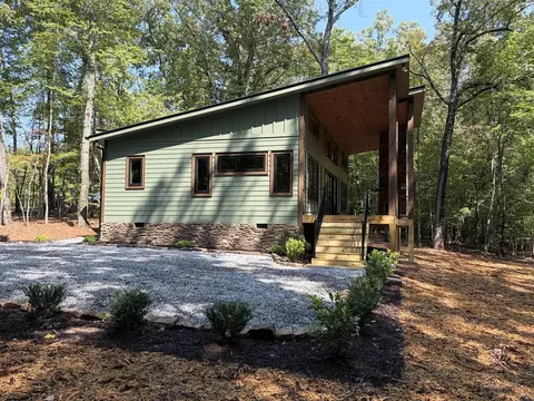 319 Wolf Creek Trl, Mineral Bluff, GA 30559