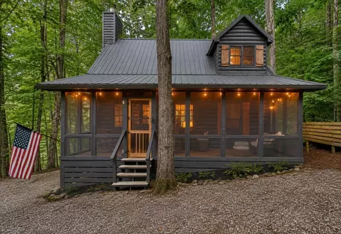 681 Skyview Dr, Ellijay, GA 30536