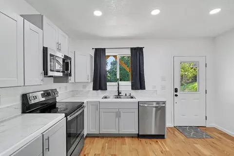 Kitchen - 155 Indian Passage Dr, Murphy, NC 28906 photo 5 of 5