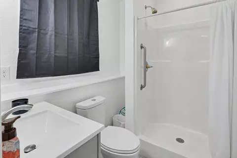 Bath - 155 Indian Passage Dr, Murphy, NC 28906 photo 5 of 8