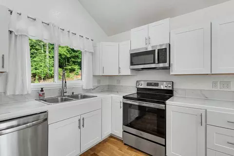 Kitchen - 155 Indian Passage Dr, Murphy, NC 28906 photo 2 of 5