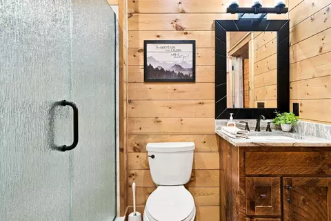 Bath - 1175 Wolfcreek Rd, Murphy, NC 28906 photo 6 of 11
