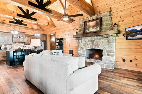 Living - 1175 Wolfcreek Rd, Murphy, NC 28906 photo 4 of 6