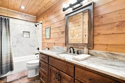 Bath - 1175 Wolfcreek Rd, Murphy, NC 28906 photo 10 of 11