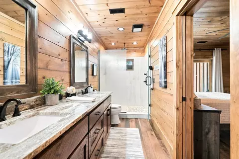 Bath - 1175 Wolfcreek Rd, Murphy, NC 28906 photo 7 of 11