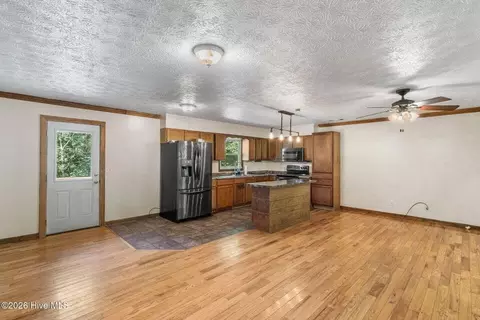 Living - 737 Ranger Rd, Murphy, NC 28906 photo 2 of 5