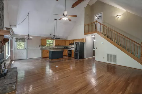 Living - Undisclosed, Murphy, NC 28906 photo 4 of 4