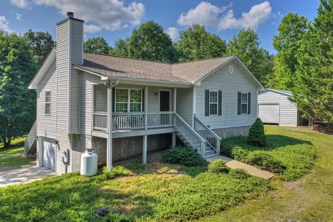 96 Creekside Dr, Mccaysville, GA 30555