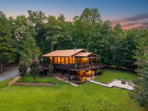 24 Oak Ledge Rd, Morganton, GA 30560