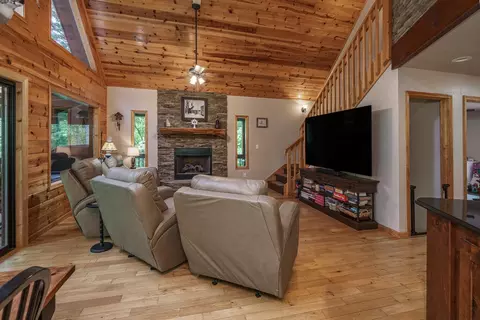 Living - 70 Snipe Ln, Murphy, NC 28906 photo 1 of 2