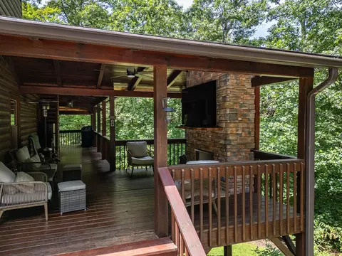 Exterior - 70 Snipe Ln, Murphy, NC 28906 photo 6 of 15