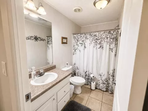 Bath - 350 Bobcat Ln, Warne, NC 28909 photo 3 of 3