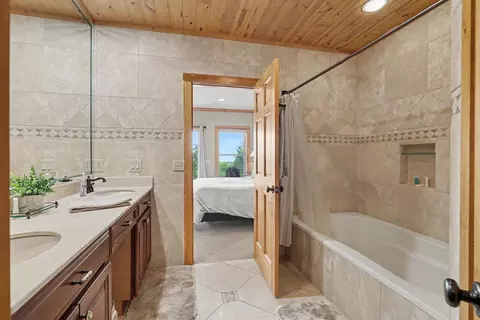 Bath - 575 Longview Dr, Hayesville, NC 28904 photo 4 of 4