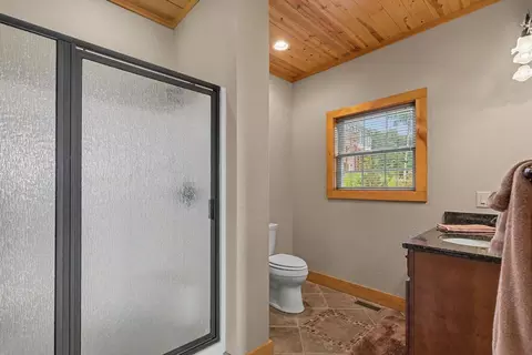 Bath - 575 Longview Dr, Hayesville, NC 28904 photo 1 of 4