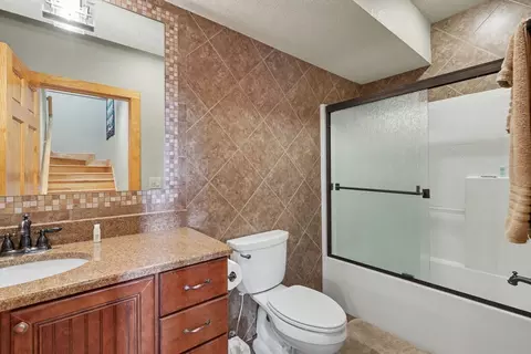 Bath - 575 Longview Dr, Hayesville, NC 28904 photo 3 of 4