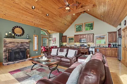 Living - 575 Longview Dr, Hayesville, NC 28904 photo 1 of 2