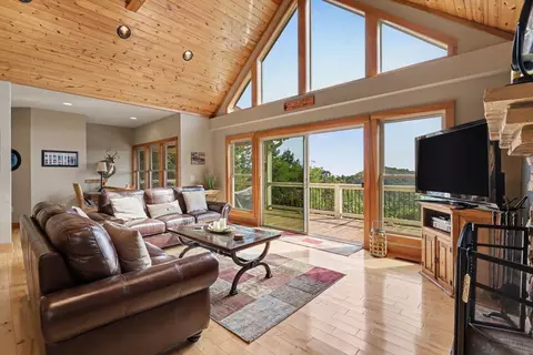 Living - 575 Longview Dr, Hayesville, NC 28904 photo 2 of 2