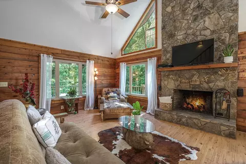 Living - 525 Beaver Ridge Rd, Murphy, NC 28906 photo 1 of 4