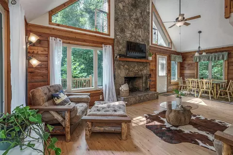 Living - 525 Beaver Ridge Rd, Murphy, NC 28906 photo 3 of 4