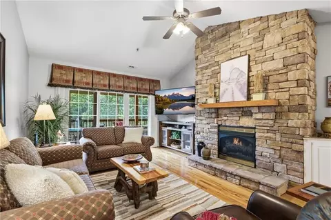 Living - 92 Glen Eagle Ct, Clayton, GA 30525 photo 2 of 4