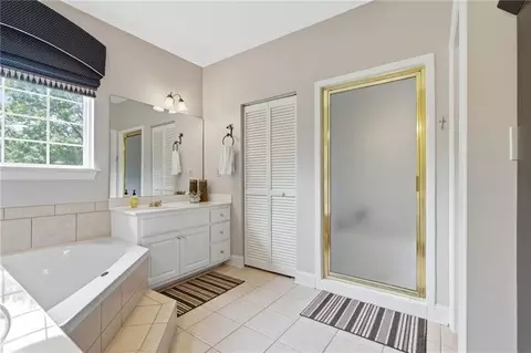 Bath - 92 Glen Eagle Ct, Clayton, GA 30525 photo 1 of 2