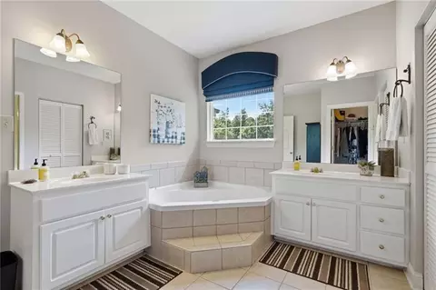 Bath - 92 Glen Eagle Ct, Clayton, GA 30525 photo 2 of 2