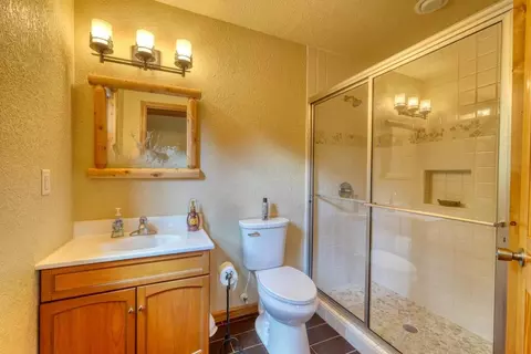 Bath - 143 Lawrence Dr, Murphy, NC 28906 photo 3 of 3