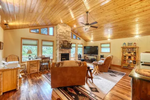 Living - 143 Lawrence Dr, Murphy, NC 28906 photo 5 of 8
