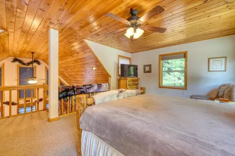 Bedroom - 143 Lawrence Dr, Murphy, NC 28906 photo 4 of 5