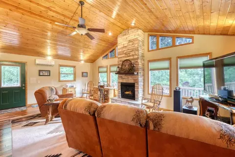 Living - 143 Lawrence Dr, Murphy, NC 28906 photo 8 of 8