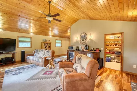 Living - 143 Lawrence Dr, Murphy, NC 28906 photo 6 of 8