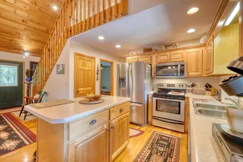Kitchen - 143 Lawrence Dr, Murphy, NC 28906 photo 3 of 5
