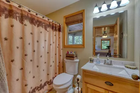 Bath - 143 Lawrence Dr, Murphy, NC 28906 photo 2 of 3