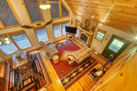 Living - 143 Lawrence Dr, Murphy, NC 28906 photo 4 of 8