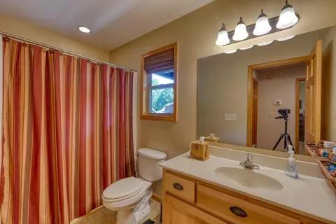 Bath - 143 Lawrence Dr, Murphy, NC 28906 photo 1 of 3