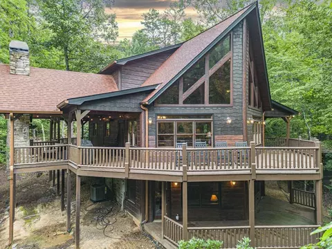 1934 Mountain Tops Rd, Blue Ridge, GA 30513