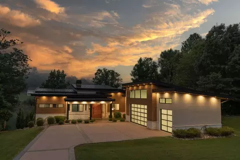 114 Hersie Pt, Hiawassee, GA 30546