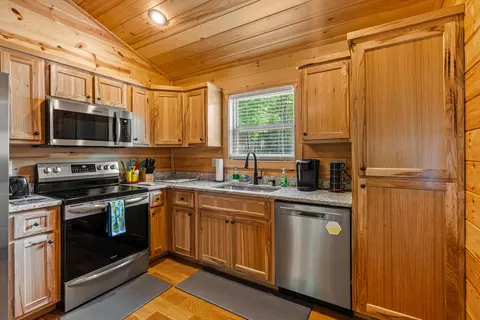 Kitchen - 26 Carrolls Rdg, Murphy, NC 28906 photo 3 of 4