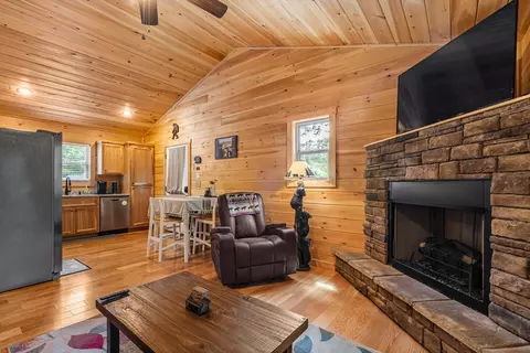 Living - 26 Carrolls Rdg, Murphy, NC 28906 photo 2 of 3