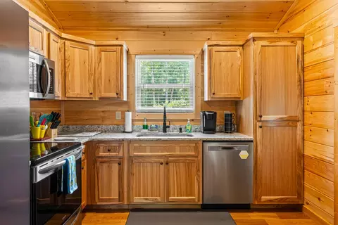 Kitchen - 26 Carrolls Rdg, Murphy, NC 28906 photo 2 of 4