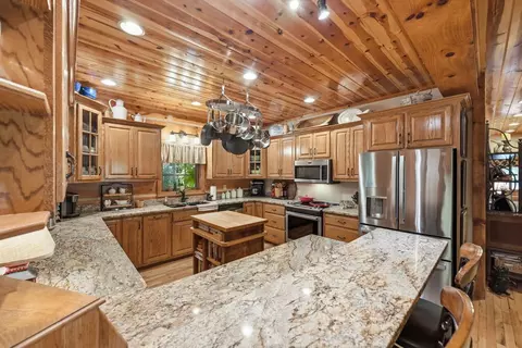 Kitchen - 105 Double Branch Trl, Murphy, NC 28906 photo 2 of 5