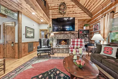 Living - 105 Double Branch Trl, Murphy, NC 28906 photo 2 of 3