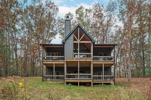 284 Lees Ride, Mccaysville, GA 30555