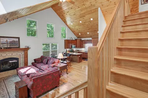 Entry Way - 526 Mcdonald Rd, Murphy, NC 28906 photo 2 of 12